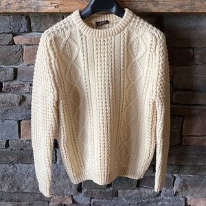 Elegant Men's Cable Knit Crewneck Sweater